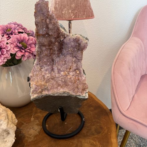 Roze amethist op standaard