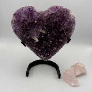Amethist hart op standaard