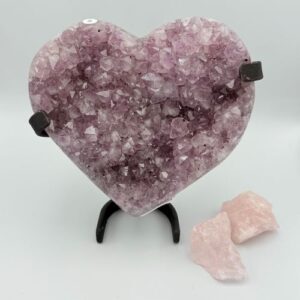 Amethist hart op standaard