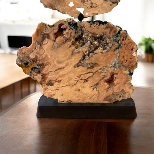 Roze amethist op standaard Roze amethist op standaard