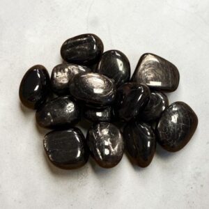 Hyperstheen trommelsteen