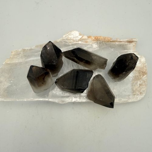 Rookkwarts trommelsteen - Aarding en bescherming