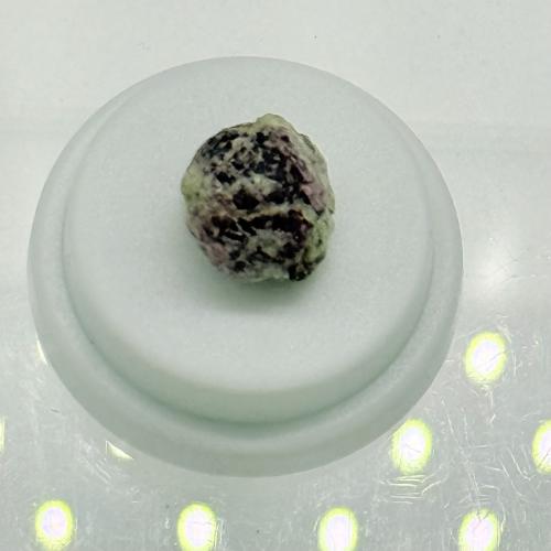 Zeldzame Spinel uit Pakistan in Stolpje – (