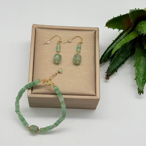 Gold plated armband en bijpassende oorbellen.