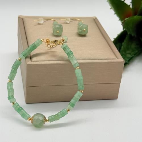Gold plated armband en bijpassende oorbellen.