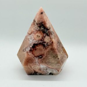 Roze amethist toren met druzy en kristallen
